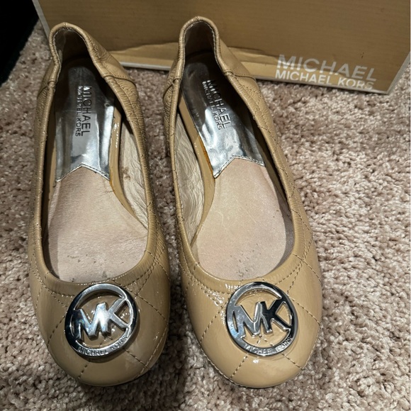 Micheal Kors Shoes - Picture 2 of 2